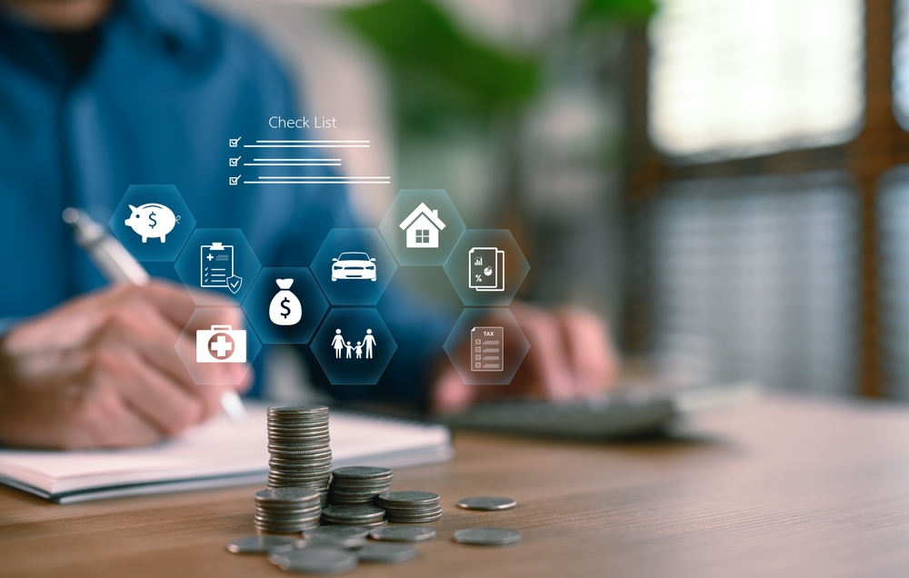Personal,Finance,Planning,Concept,With,Stacked,Coins,,Checklist,,And,Financial